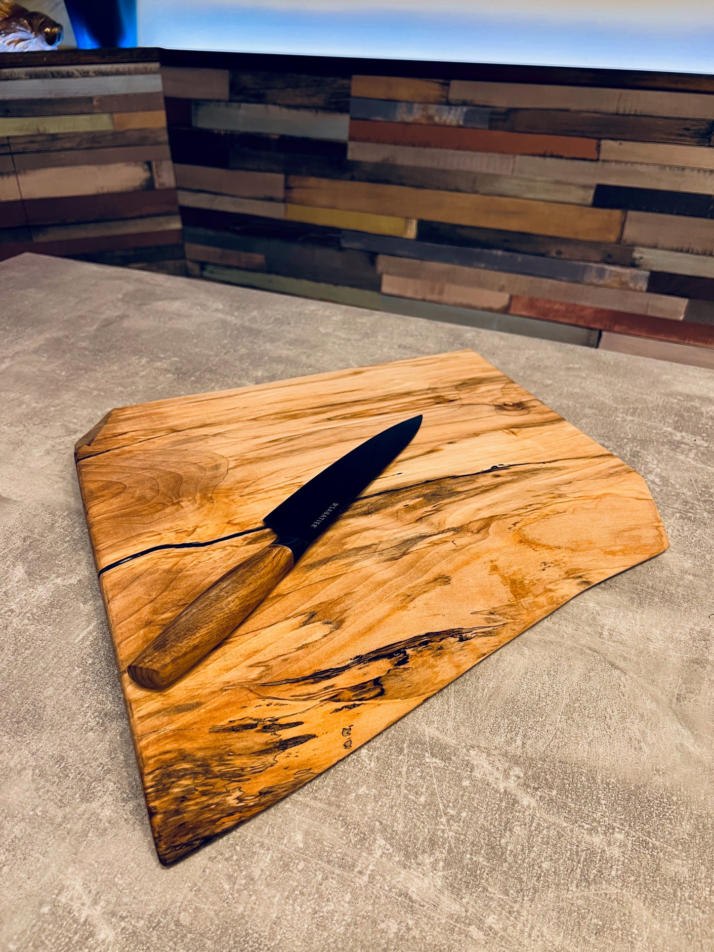 40 x 40 x 4 cm - Live Edge Sycamore Chopping Board