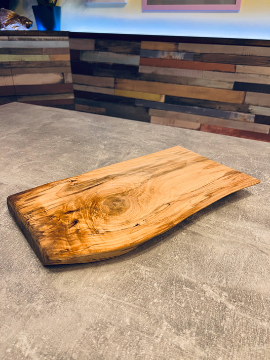 39 x 22 x 4 cm - Live Edge Sycamore Chopping Board