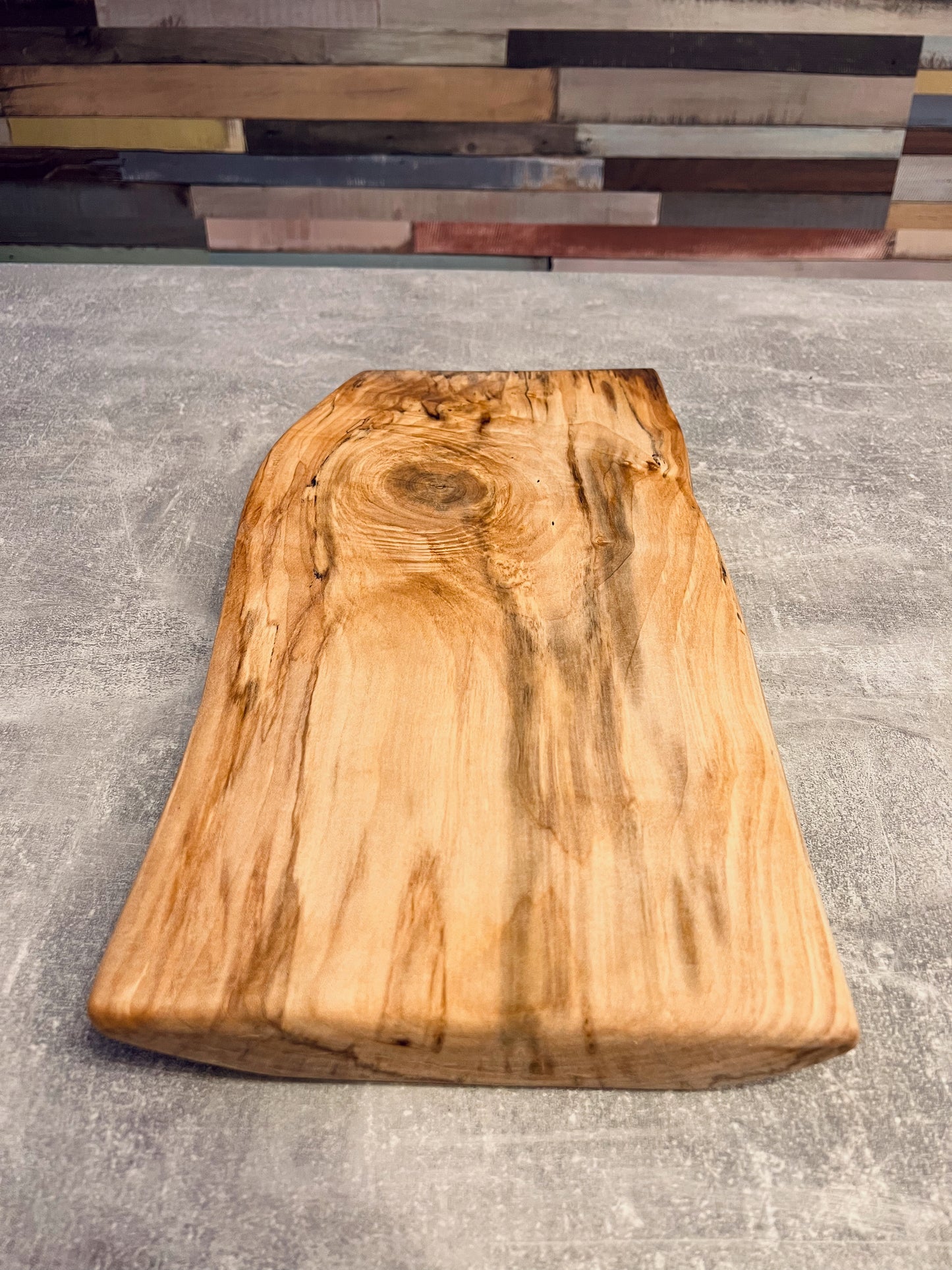 39 x 22 x 4 cm - Live Edge Sycamore Chopping Board