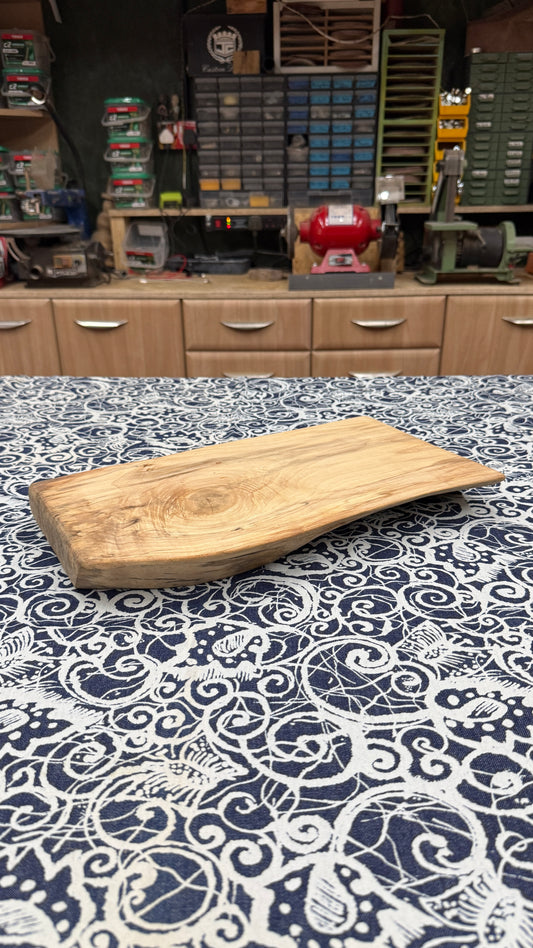 39 x 22 x 4 cm - Live Edge Sycamore Chopping Board