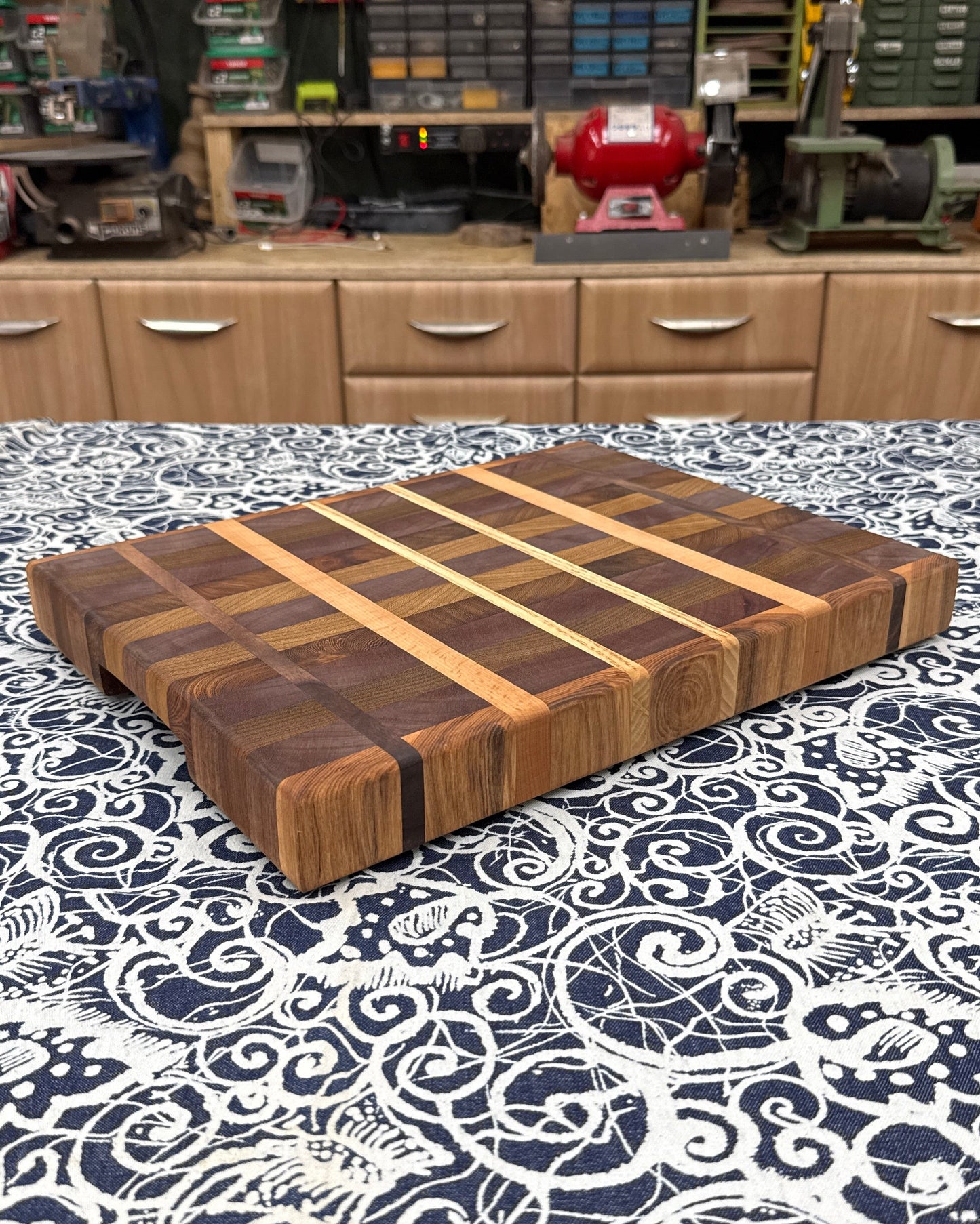 39 x 31 x 4 cm - Mixed Grain Chopping Board