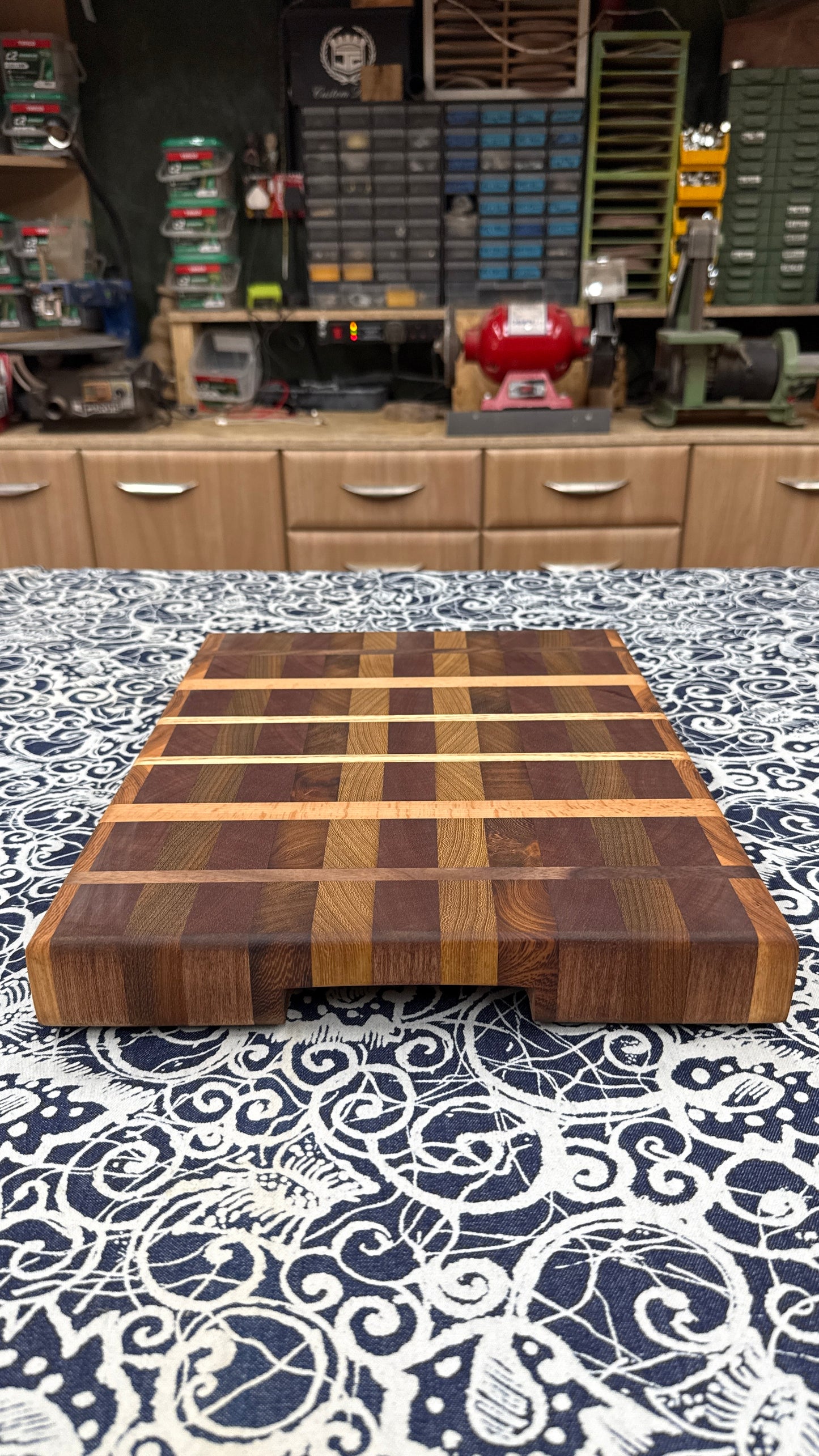 39 x 31 x 4 cm - Mixed Grain Chopping Board