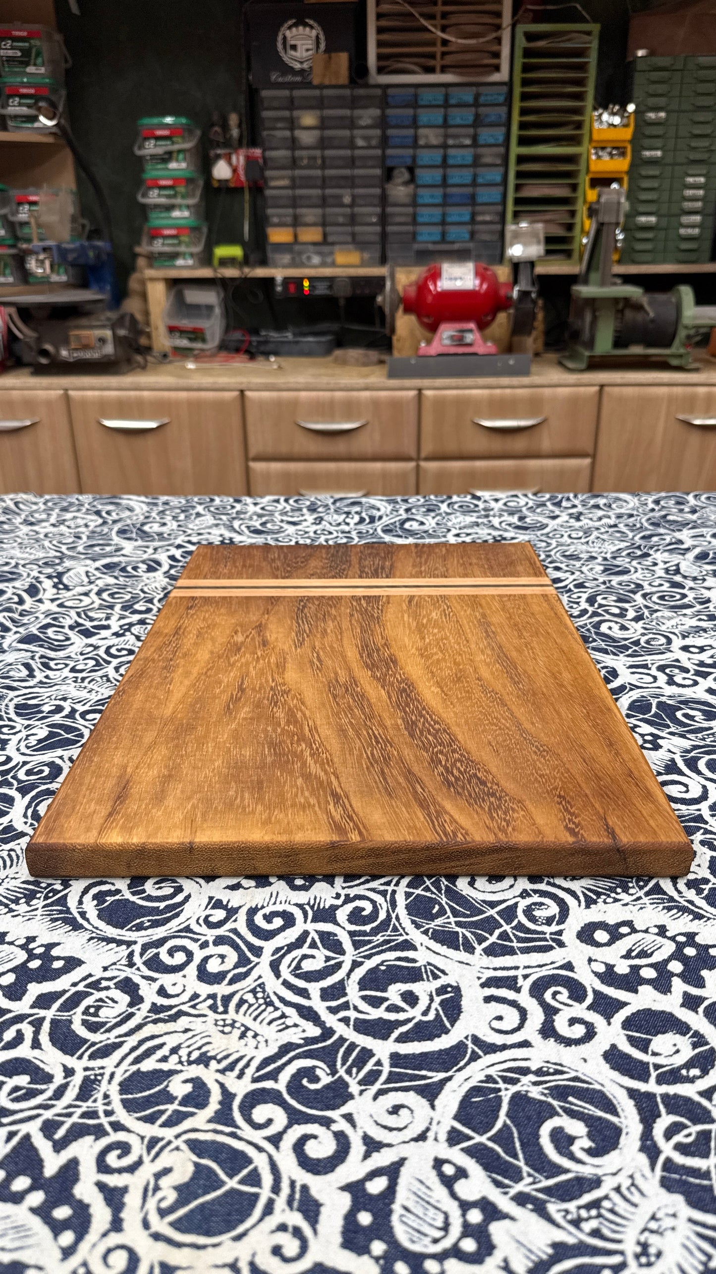 47 x 32 x 2 cm - Solid Wood Chopping Board