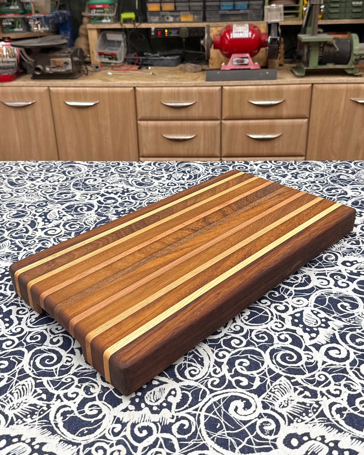 50 x 27 x 5 cm - Striped Chopping Board