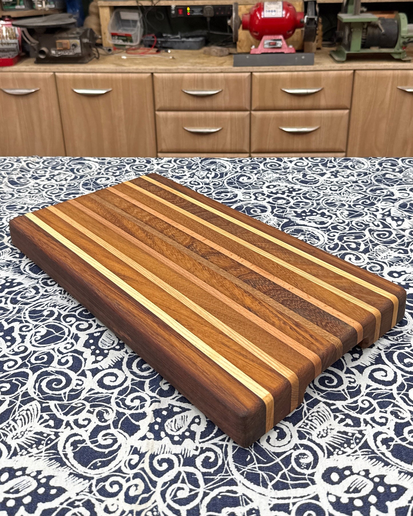 50 x 27 x 5 cm - Striped Chopping Board