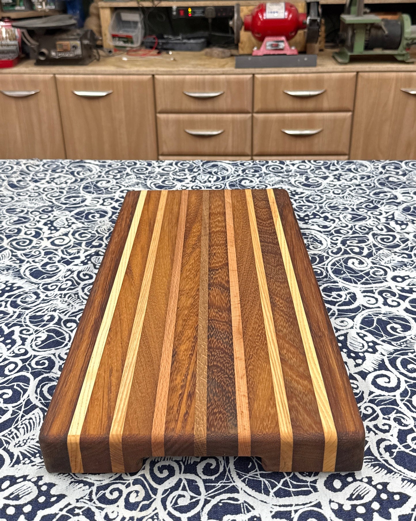 50 x 27 x 5 cm - Striped Chopping Board