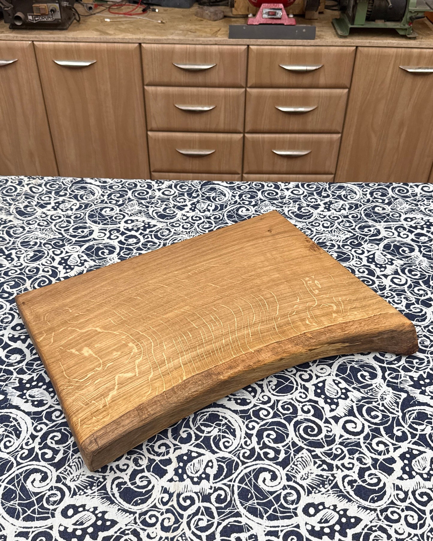 50 x 32 x 4.5 cm - Live Edge Solid Oak Chopping Board