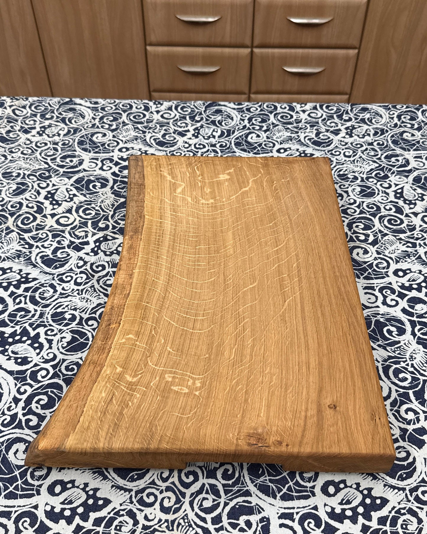 50 x 32 x 4.5 cm - Live Edge Solid Oak Chopping Board