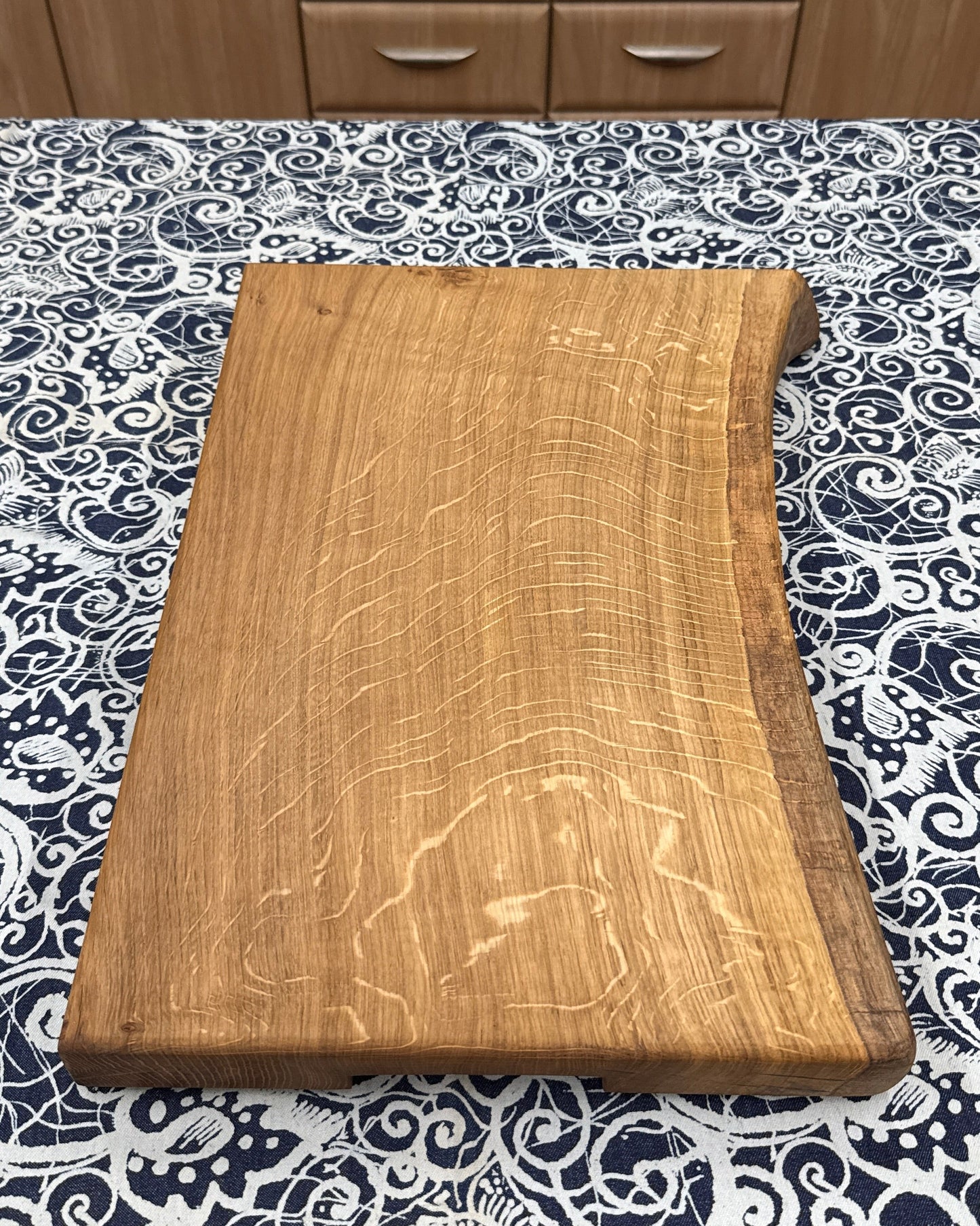 50 x 32 x 4.5 cm - Live Edge Solid Oak Chopping Board