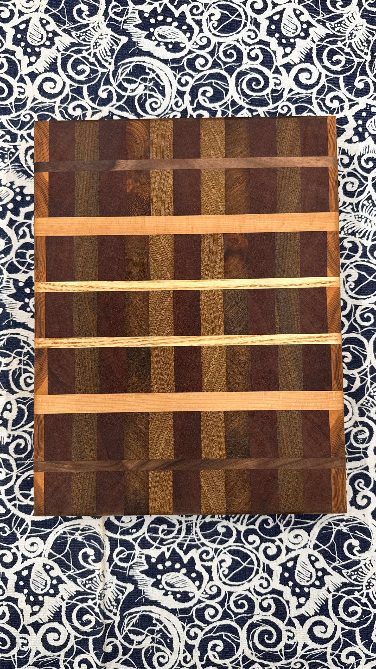 39 x 31 x 4 cm - Mixed Grain Chopping Board