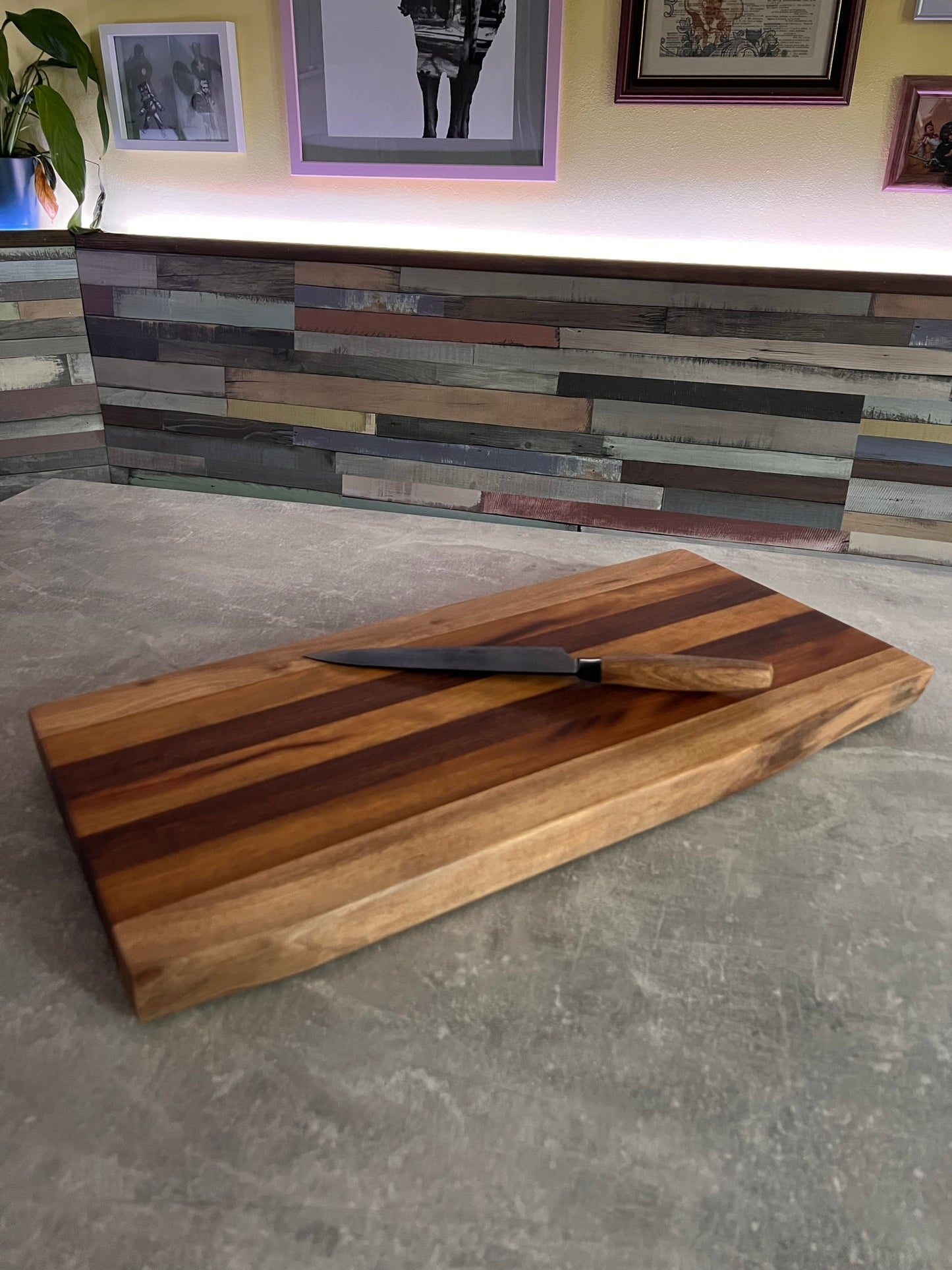 60 x 29 x 4 cm - Live Edge Stripe Chopping Board